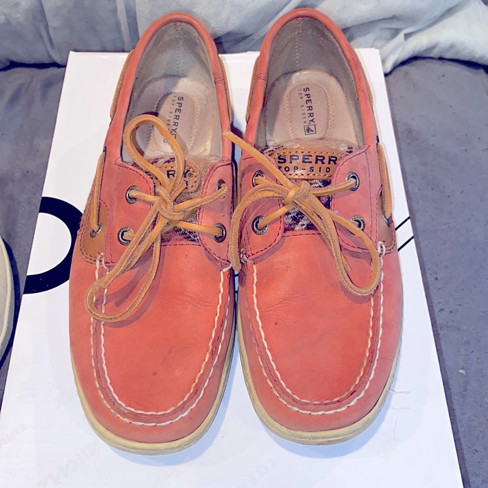 Sperry Top-Slider: Coral color with leather fabric